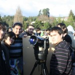 Alumnos guiaron observación del eclipse en foro UdeC